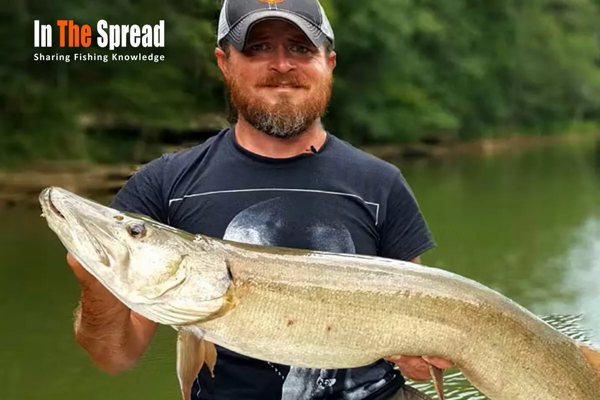 Cory Allen teaching fishing course on Spinner Bait Jigging for Musky