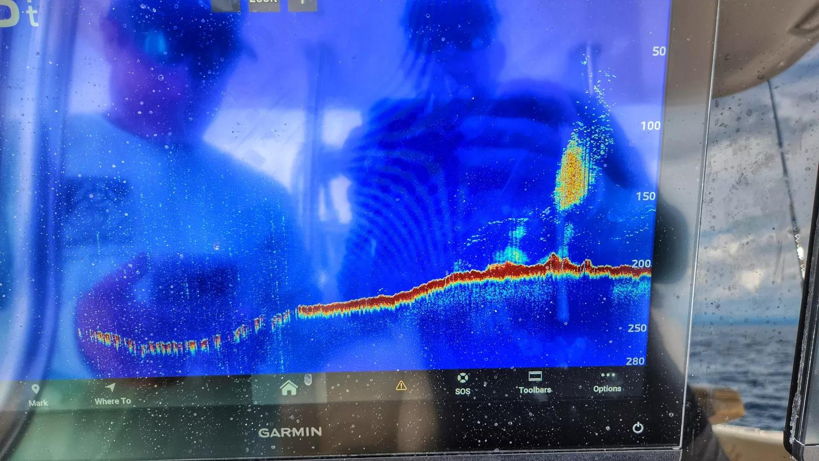 sonar image of bottom structure