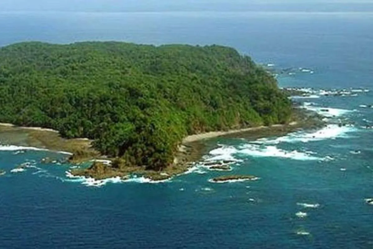 Rocky point and sandy beach transition along Costa Rica's Pacific coast, prime roosterfish surf habitat